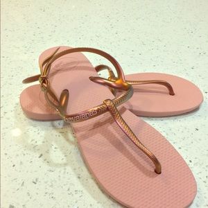 Havaianas Rose Gold Sandals. 37/8